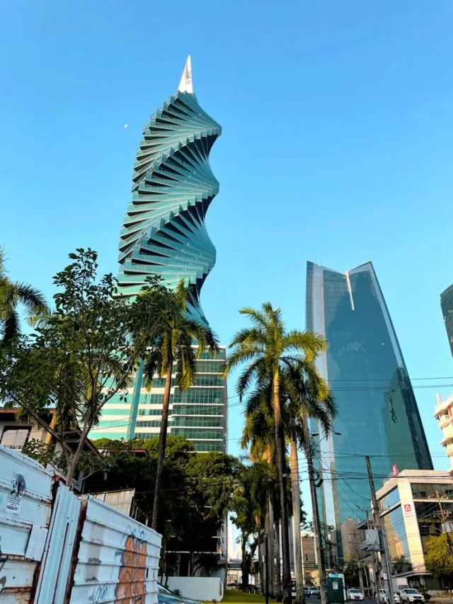 The F&F Tower and the office towers of Panama City's banking district